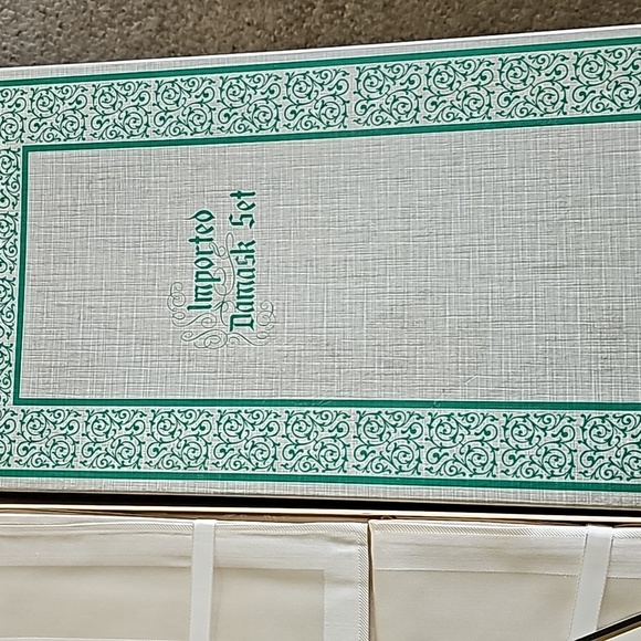 Vintage Japan Damask Tablecoth Napkins - Picture 3 of 4